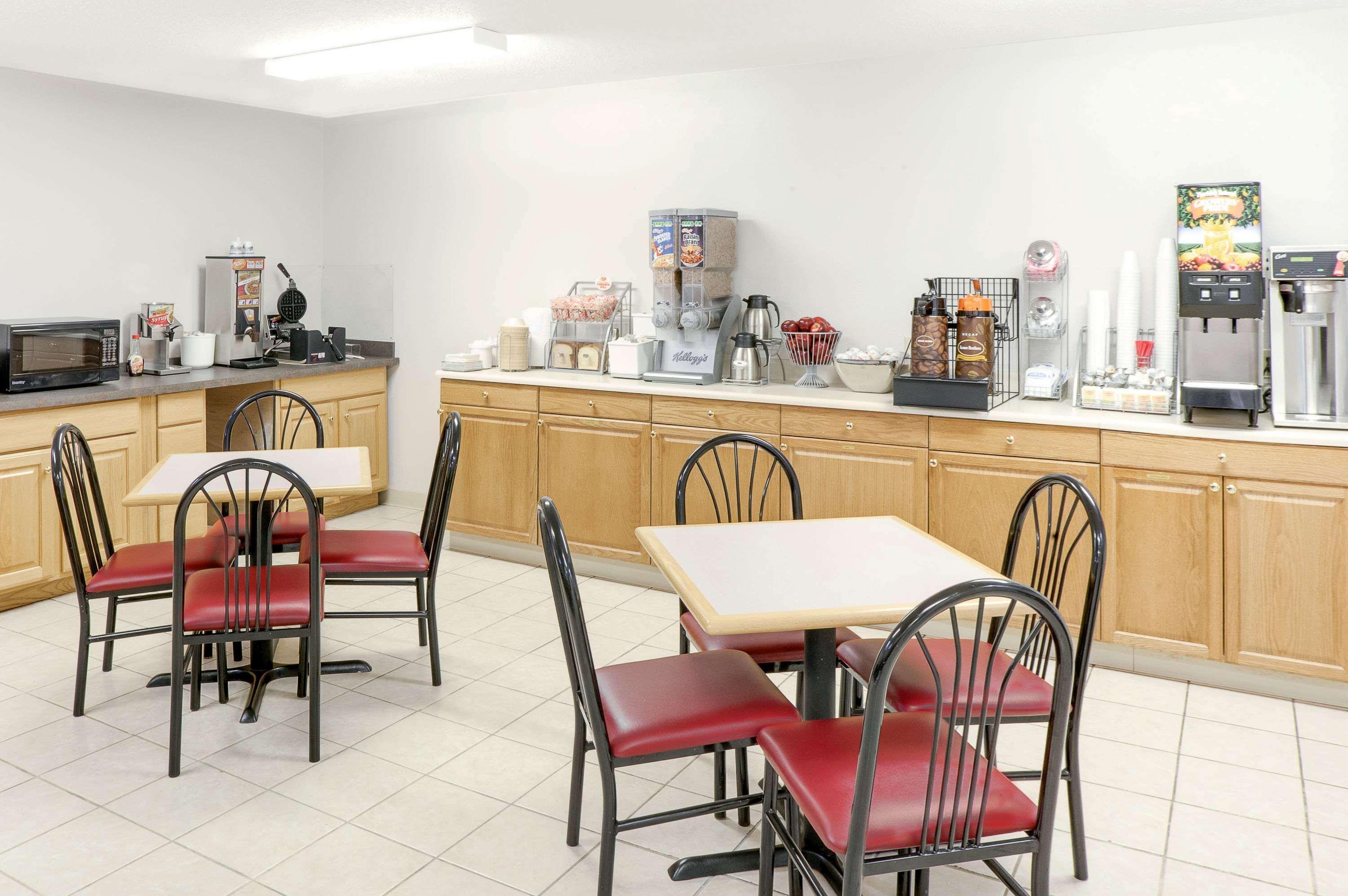 Super 8 By Wyndham Gas City Marion Area Exteriér fotografie